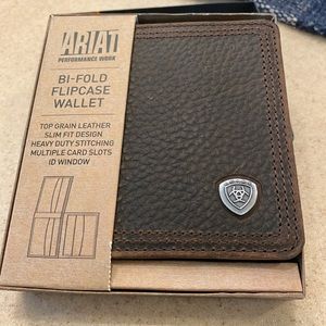 Ariat bi-fold flipcase wallet